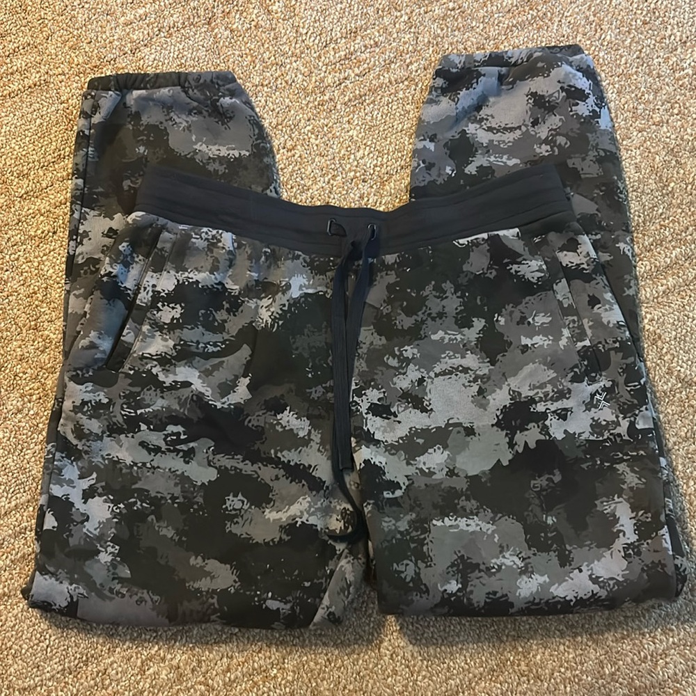 NWOT Xersion Women’s Black Camo Joggers Size Large